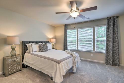 Stylish Atlanta Townhome Patio And Fireplaces!