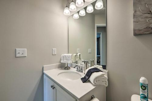 Stylish Atlanta Townhome Patio And Fireplaces!
