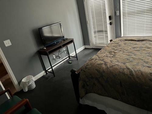 Hostal Maison de Jeanty (Private Entry Suite/marta Train/mb Stadium/beltline)