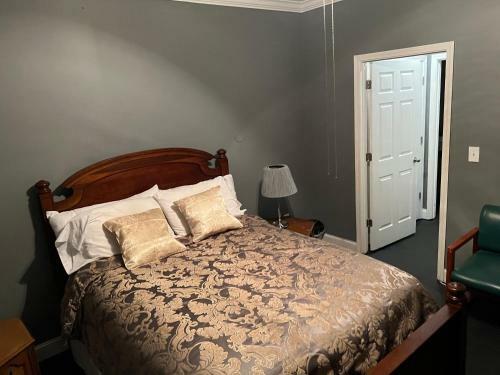 Hostal Maison de Jeanty (Private Entry Suite/marta Train/mb Stadium/beltline)