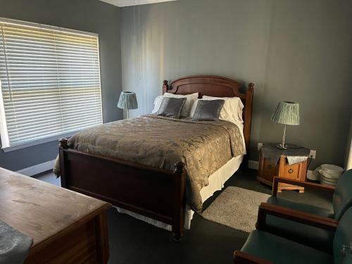 Hostal Maison de Jeanty (Private Entry Suite/marta Train/mb Stadium/beltline)