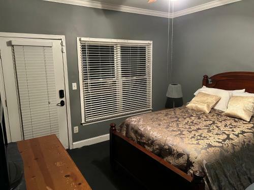 Hostal Maison de Jeanty (Private Entry Suite/marta Train/mb Stadium/beltline)
