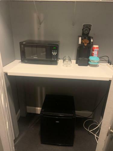 Hostal Maison de Jeanty (Private Entry Suite/marta Train/mb Stadium/beltline)