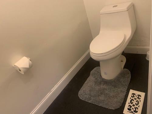 Hostal Maison de Jeanty (Private Entry Suite/marta Train/mb Stadium/beltline)