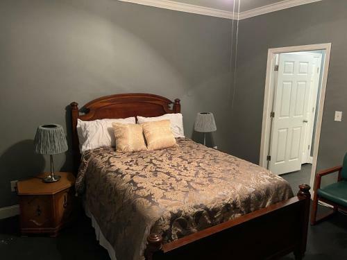 Hostal Maison de Jeanty (Private Entry Suite/marta Train/mb Stadium/beltline)