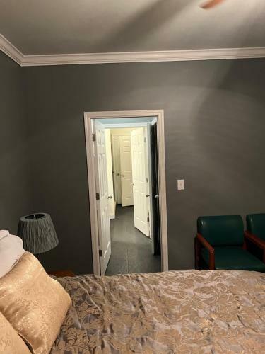 Hostal Maison de Jeanty (Private Entry Suite/marta Train/mb Stadium/beltline)