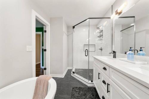 Luxe Westside Ranch, Mins To West Midtown Atl.