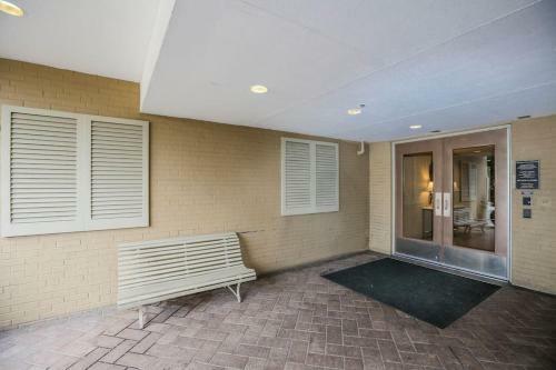 2 Bed Condo 1 Mile From Mercedes Stadium Sleeps 6