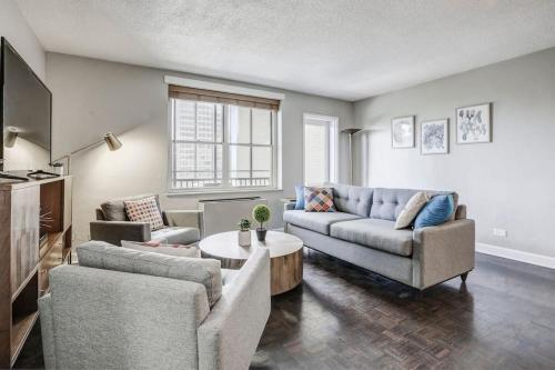 2 Bed Condo 1 Mile From Mercedes Stadium Sleeps 6