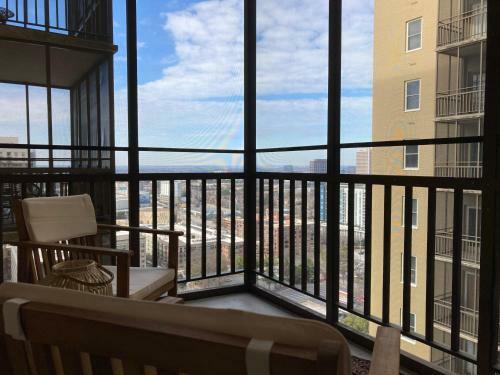 Newly Renovated Modern Studio L Center Downtown Great City View