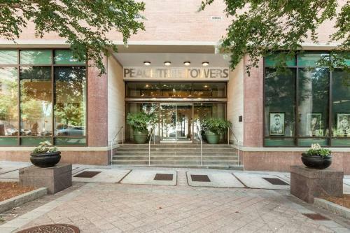 Newly Renovated Modern Studio L Center Downtown Great City View