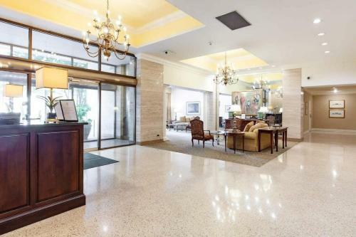 Newly Renovated Modern Studio L Center Downtown Great City View