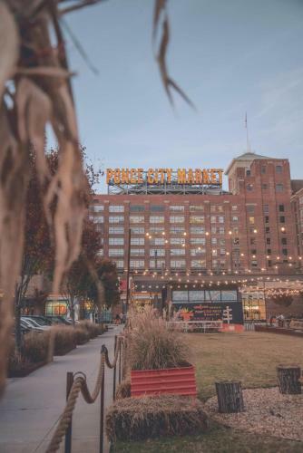 Newly Renovated Modern Studio L Center Downtown Great City View