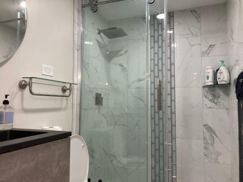 Newly Renovated Modern Studio L Center Downtown Great City View