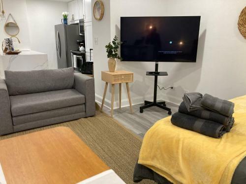 Newly Renovated Modern Studio L Center Downtown Great City View
