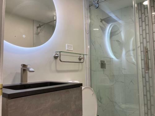 Newly Renovated Modern Studio L Center Downtown Great City View