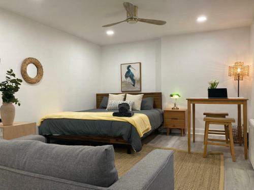Newly Renovated Modern Studio L Center Downtown Great City View
