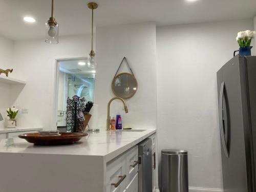Newly Renovated Modern Studio L Center Downtown Great City View