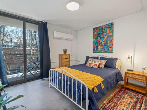 Apartamento Colorful Studio With Queen Bed, City Walkable!