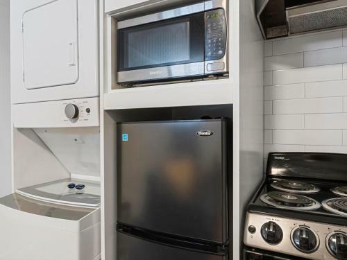 Apartamento Colorful Studio With Queen Bed, City Walkable!