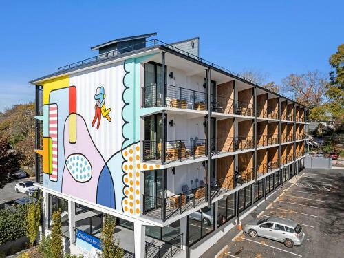 Apartamento Colorful Studio With Queen Bed, City Walkable!