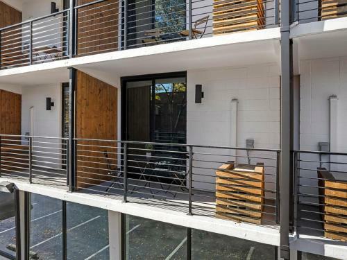 Apartamento Colorful Studio With Queen Bed, City Walkable!