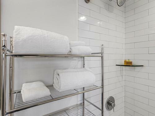 Apartamento Colorful Studio With Queen Bed, City Walkable!