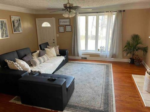 King Size Bed Suite Home In Atlanta