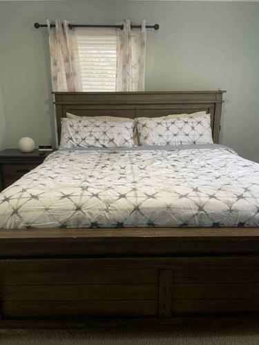 King Size Bed Suite Home In Atlanta