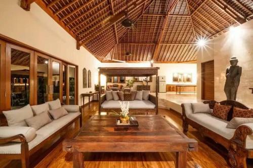 Villa Marcus 3 Bedroom Private Pool Near Beach