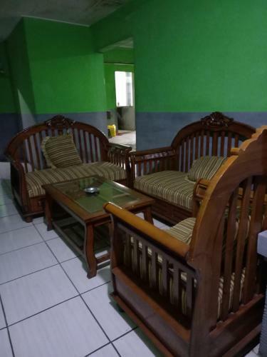 Hostal Penginapan 99
