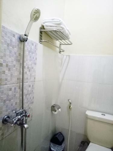 Hostal Room In Bb - Comfortable Room With AC And Wifi For 2 People