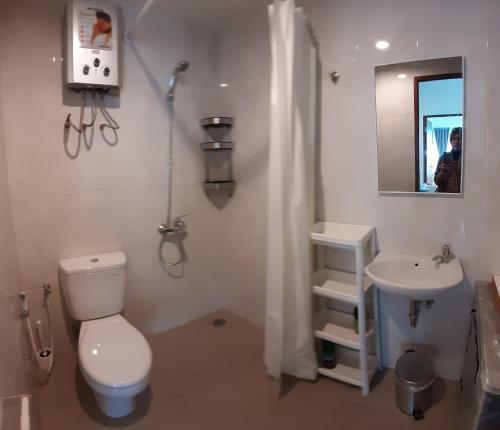 Omah Wienna Apartment At Grand Kamala Lagoon