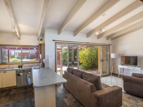 South Pacific Cres 46