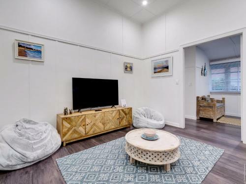 Urangan Family Friendly Home With Views, Wifi, Wine