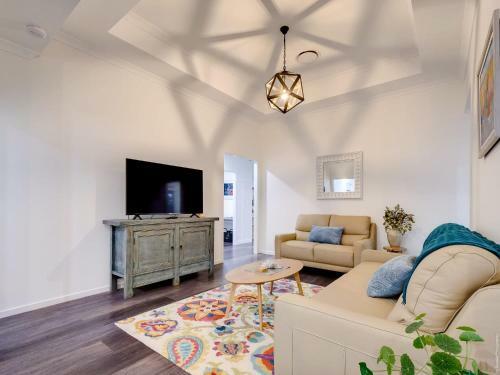Urangan Family Friendly Home With Views, Wifi, Wine