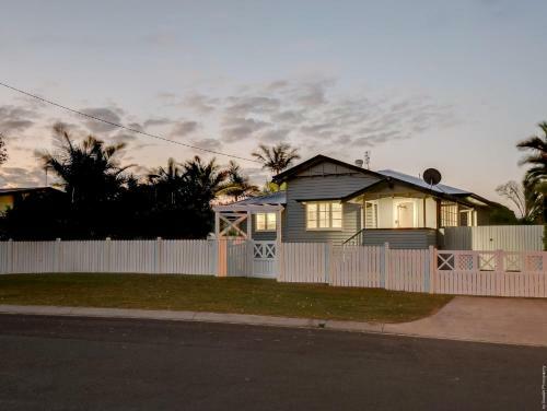 Urangan Family Friendly Home With Views, Wifi, Wine