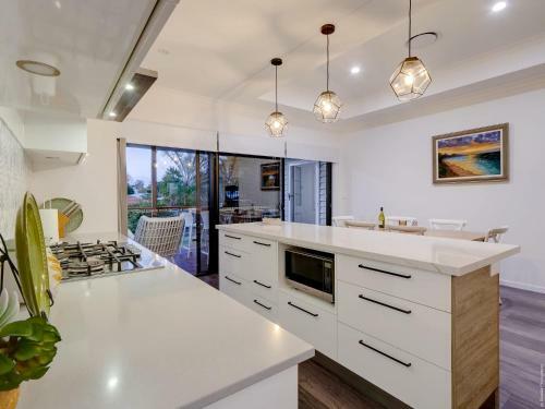 Urangan Family Friendly Home With Views, Wifi, Wine