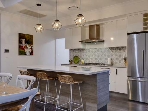 Urangan Family Friendly Home With Views, Wifi, Wine