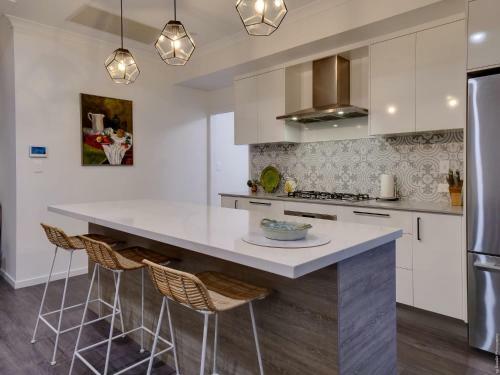 Urangan Family Friendly Home With Views, Wifi, Wine