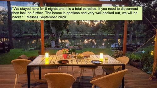 Januce - Delightful River Front House In Urunga