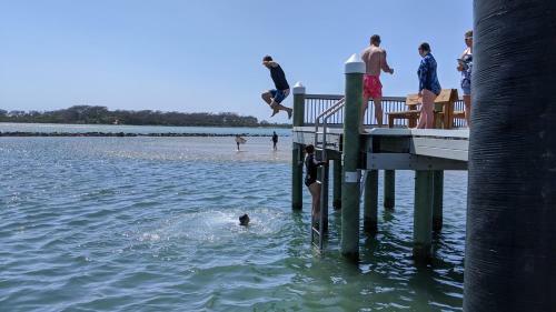 Januce - Delightful River Front House In Urunga
