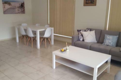 Perfect Location Central Modern Cottage - Free Wifi