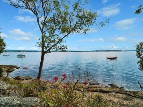 Wangi Waterfront Hideaway