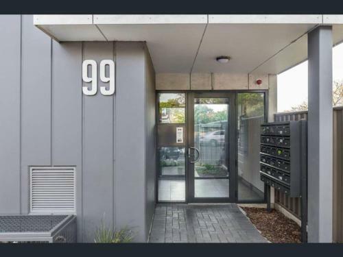 City Fringe Modern 2br Apartment