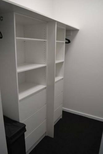 City Fringe Modern 2br Apartment