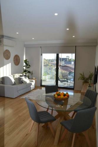 City Fringe Modern 2br Apartment