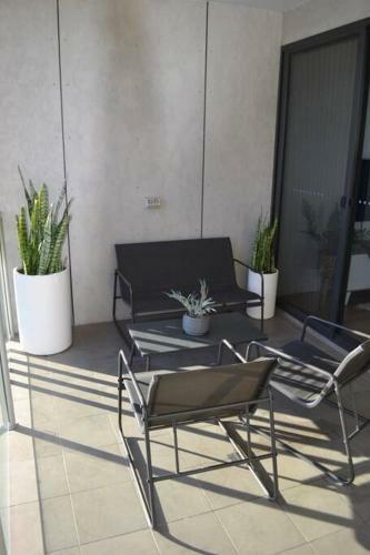 City Fringe Modern 2br Apartment