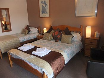 Hostal College Guest House