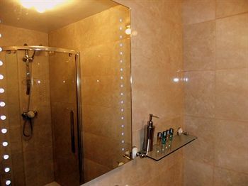 Hostal College Guest House